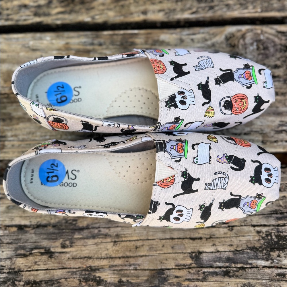 NWOB TOMS "Halloween Cats" Belmont Sz 6.5 Slip On Flats Festive Holiday Shoe F1 - Picture 4 of 14
